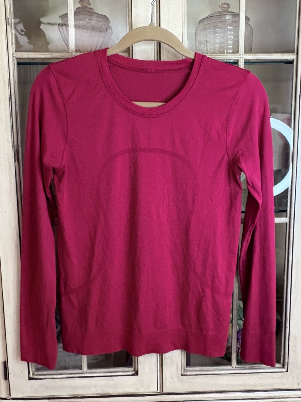 Lululemon Swiftly Relaxed Long Sleeve Shirt Hip Length, Size 4 in Raspberry